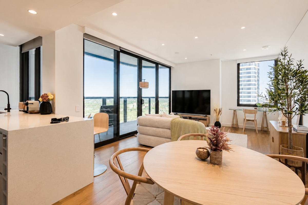 Luxury 2BR | Water Views, Near Olympic Park