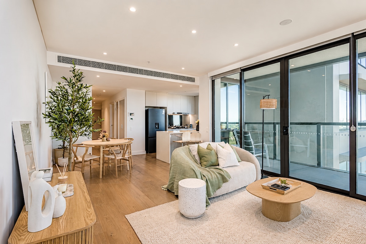 Luxury 2BR | Water Views, Near Olympic Park