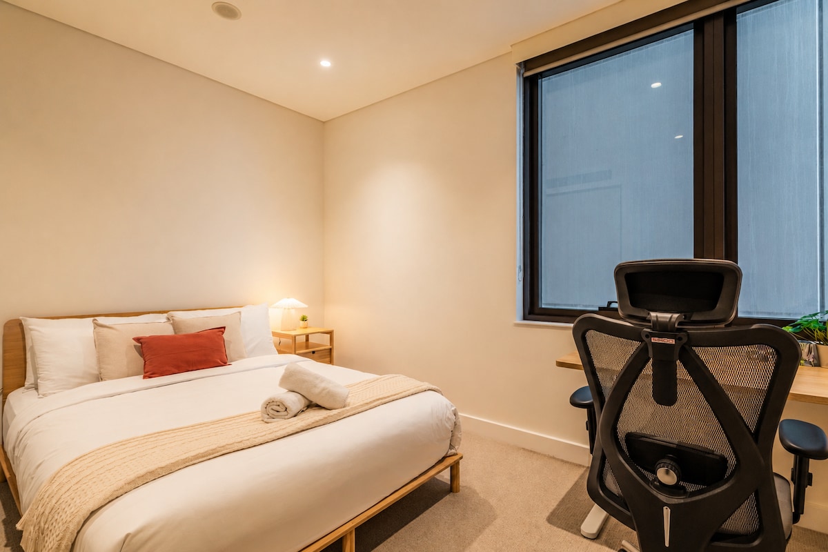 Luxury 2BR | Water Views, Near Olympic Park