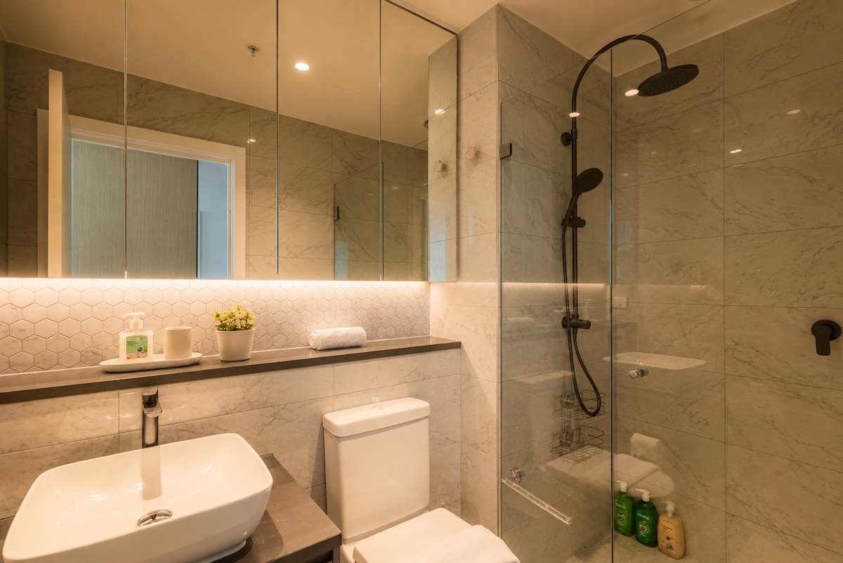 Luxury 2BR | Water Views, Near Olympic Park