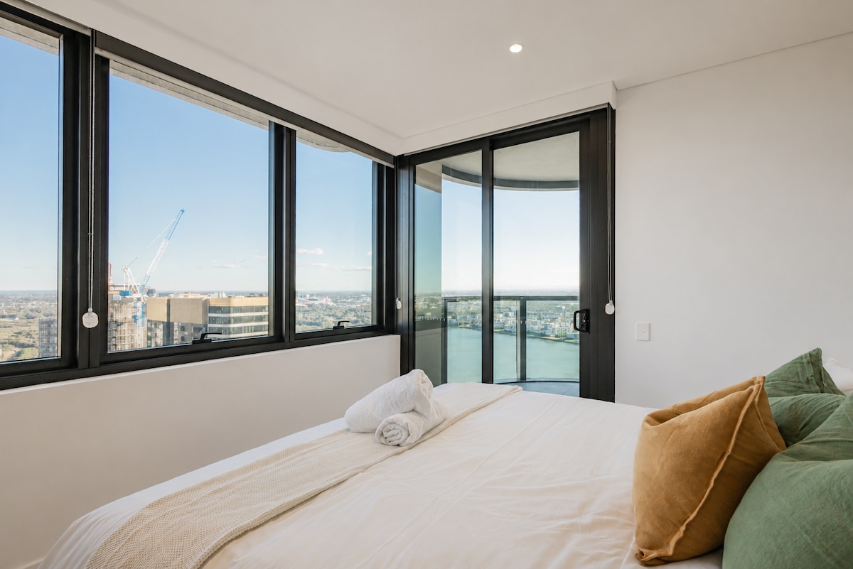 Luxury 2BR | Water Views, Near Olympic Park