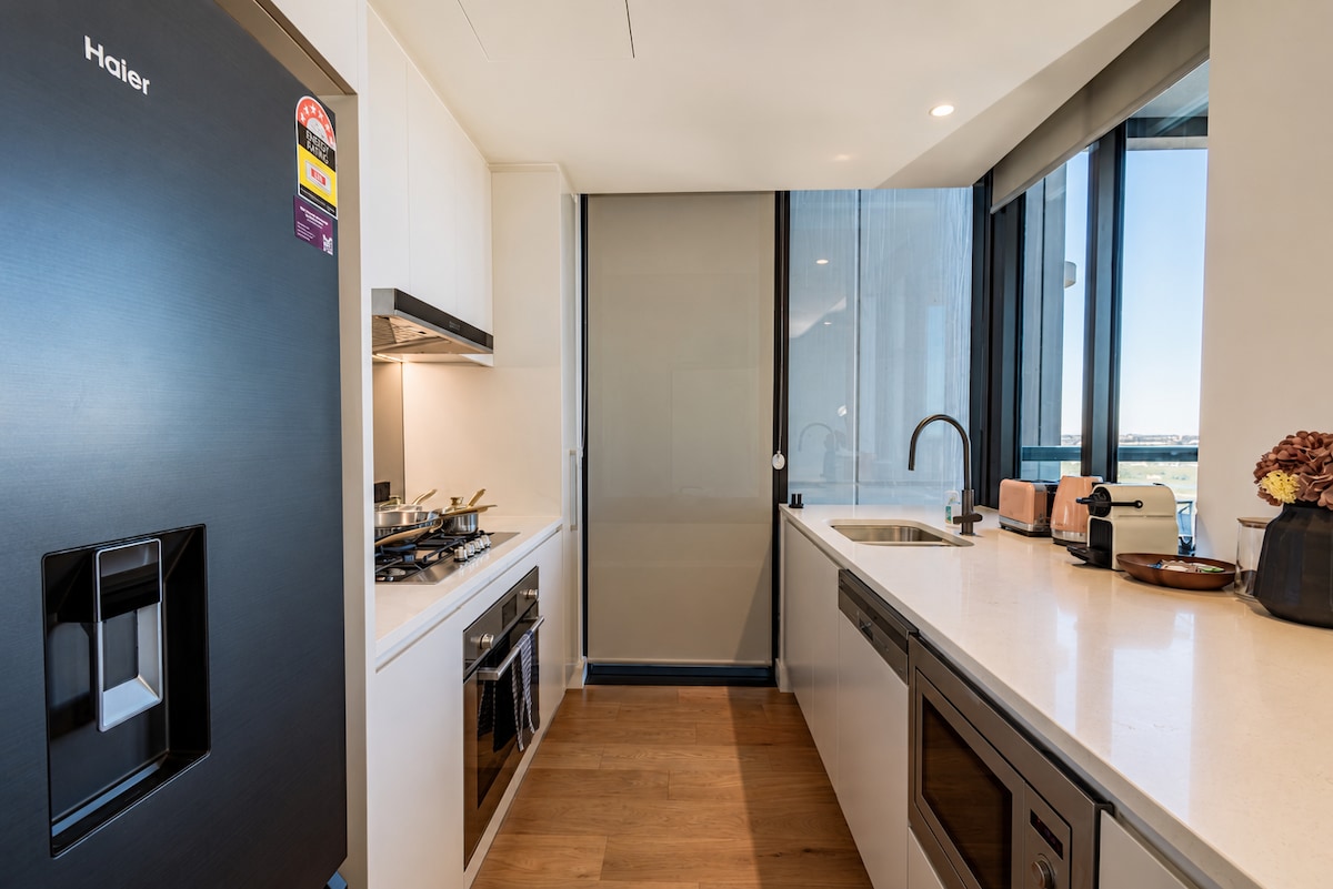 Luxury 2BR | Water Views, Near Olympic Park