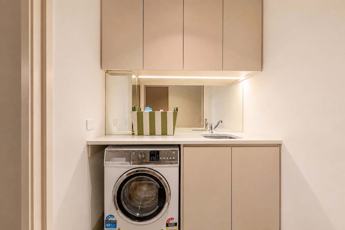 Luxury 2BR | Water Views, Near Olympic Park