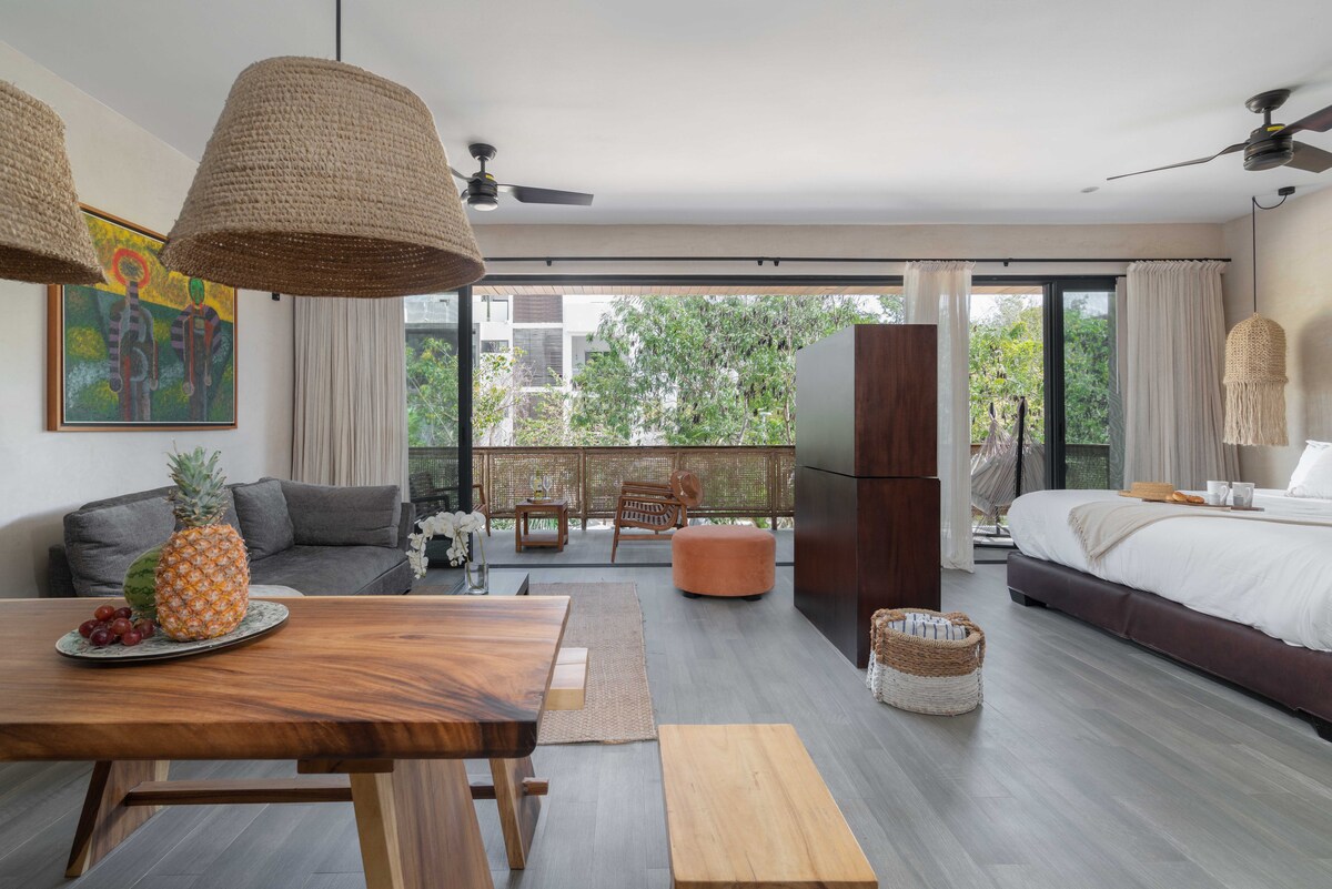 Family apartment w/Rooftop pool & Hot tub
