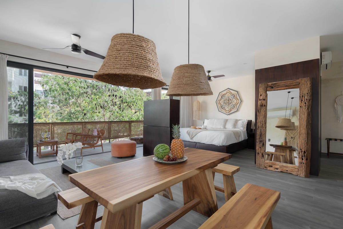 Family apartment w/Rooftop pool & Hot tub
