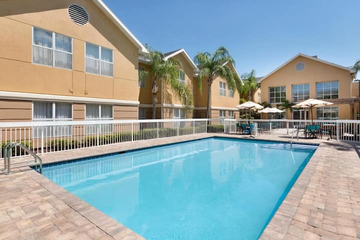 Your Search Ends Here! 3 Units, Outdoor Pool! - St. Petersburg, FL