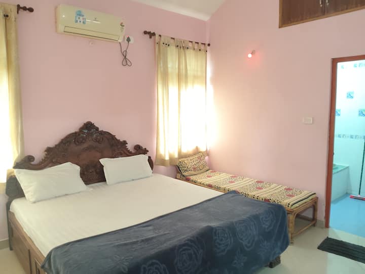 Bedroom 3 image 4