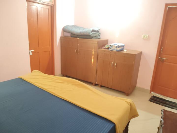 Bedroom 3 image 3