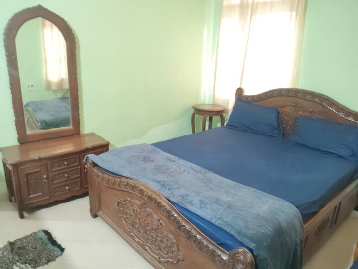 Bedroom 1 image 2