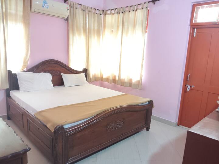 Bedroom 2 image 5