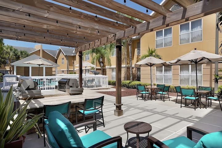 Finally, The Perfect Escape! 4 Units, Outdoor Pool - St. Petersburg, FL