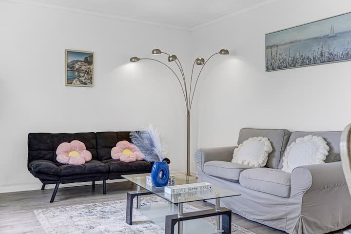Richmond Hill 3br House With Backyard & Parking - 토론토