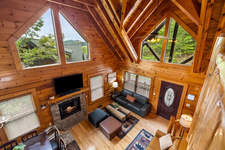 Grand 5-king Suite Log Cabin Views Hottub Pool Bbq - Pigeon Forge, TN