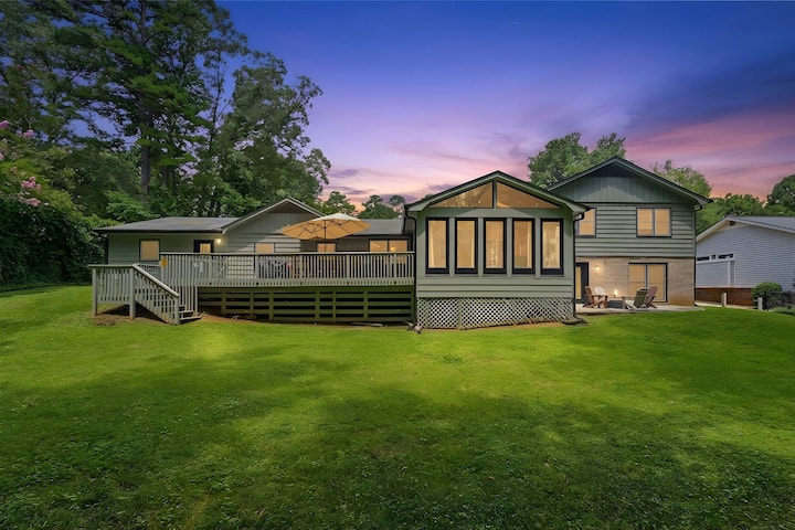 Cozy 5br East Cobb Home W/ Pool Table And Fire Pit - Marietta, GA