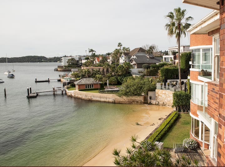 Absolute Waterfront Apartment: Direct Beach Access - Bondi Beach