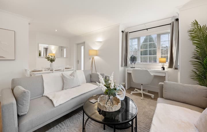 Lux 1 Bedroom 1 Bath By Mcf - Crawley