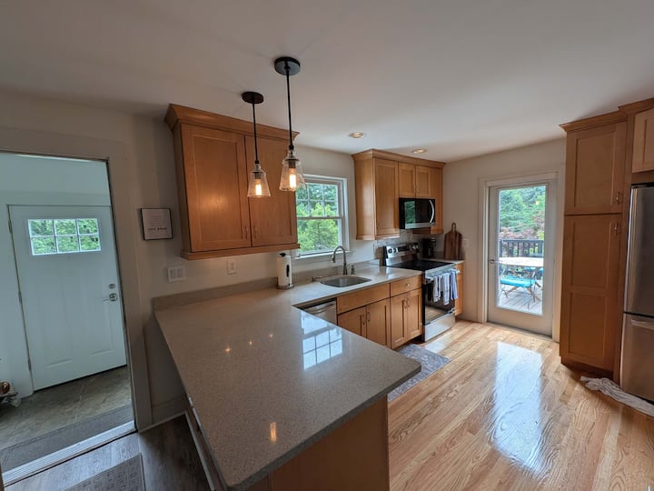 Renovated Charming Cape - Middleton, MA