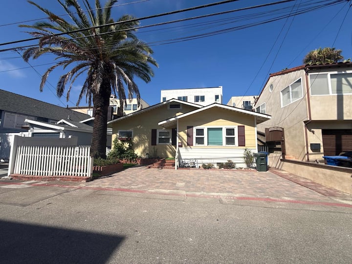 Family Beach House | Bbq, Backyard & Parking - Hermosa Beach, CA