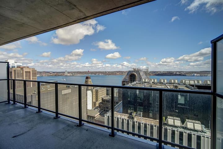 2 Bedroom Apartment Downtown With Harbour View - カナダ ハリファックス