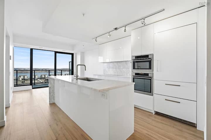 2 Bedroom Apartment Downtown With Harbour View - Halifax, NS, Canadá