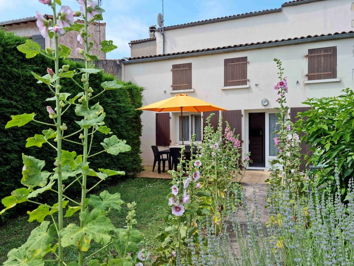 Maison Charentaise Avec Jardin ,Centre De Saujon - Saujon