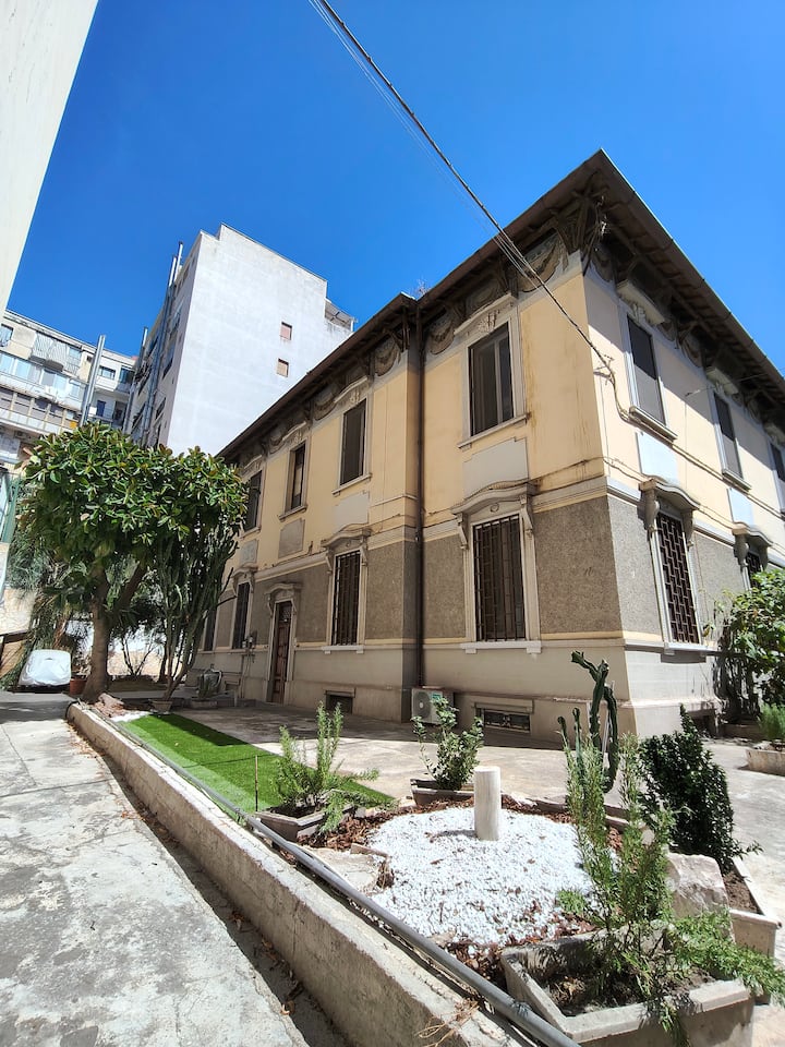 Exclusive Apartment In Villa - Bari