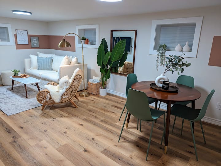 Cozy Unit Close To Subway Line - Toronto