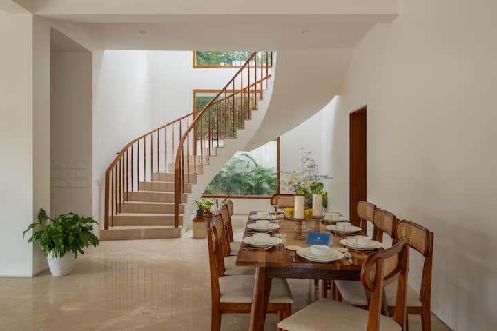 Dining area image 2