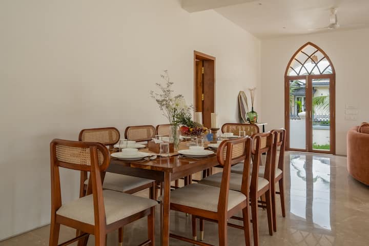 Dining area image 4