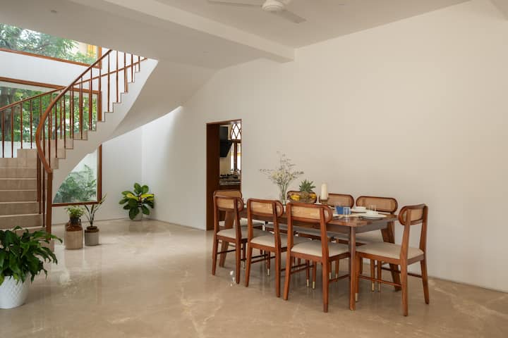 Dining area image 1