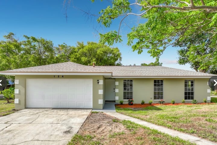 The Altamonte Playground: Large Renovated Home - Altamonte Springs, FL