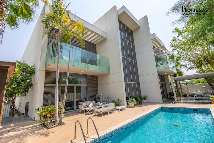 Ultra-luxury 5br Villa | Exclusive Dubai Stay - Dubai