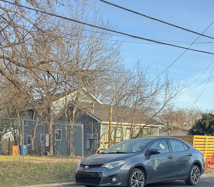 East Austin 2br-2bath Huge Fenced Yard And Patio - Austin, TX