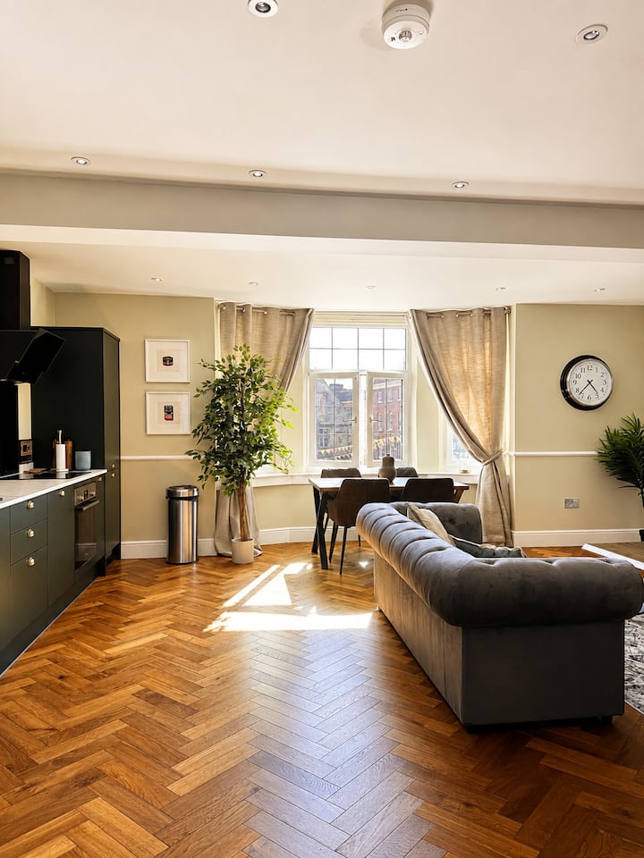 Central Luxury Apartment With A Stylish Terrace. - Shrewsbury