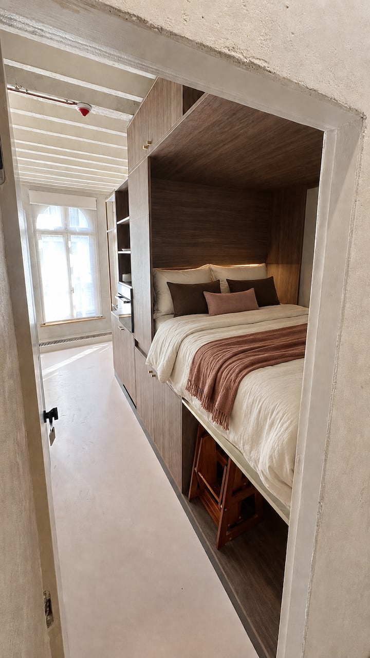 Sevensterre: Historic Design Studio Antwerp (New) - Antwerpen