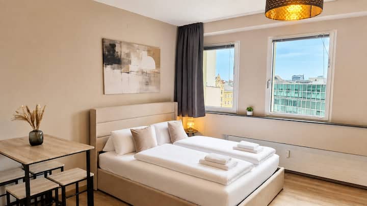 Linz Base Studio  Business & Leisure, City Center - Linz