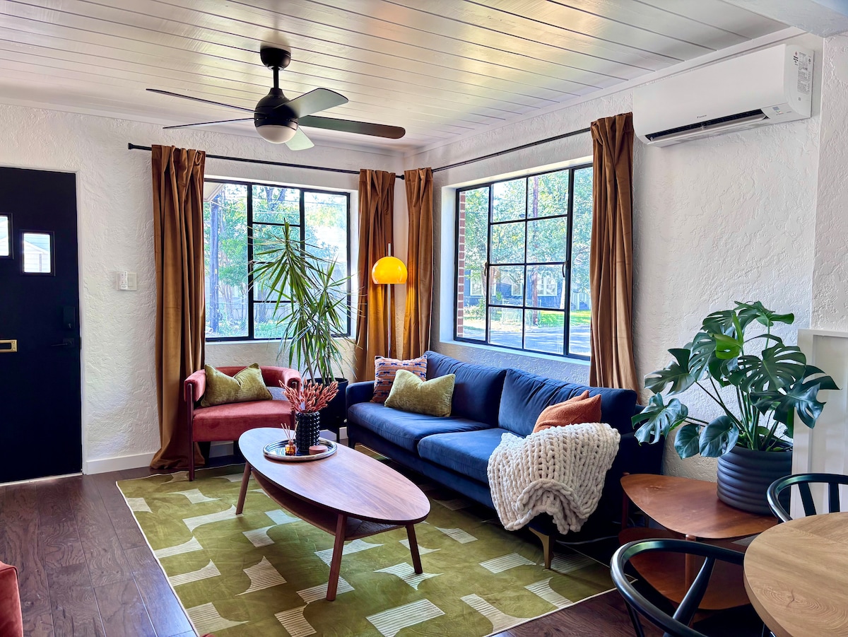 Mid-Century Modern bungalow walk to bars & dining