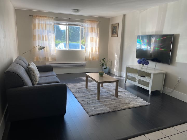 New 2br North Van Suite Near Mt. Seymour & Nature - バーナビー