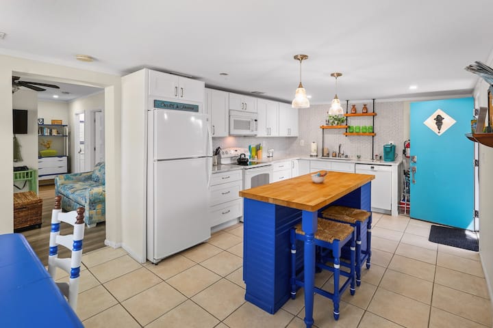 Nokomis Sunset Retreat W/patio 8 Mins To Beach - Venice, FL