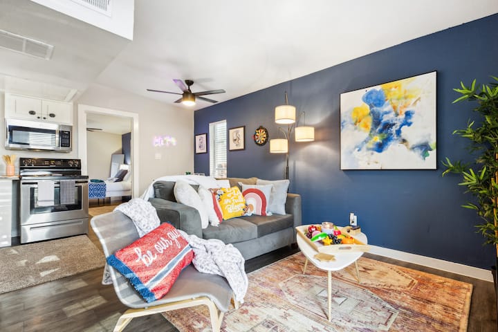 New! Entire Townhome - 3 Min From Stadium! - Arlington, TX