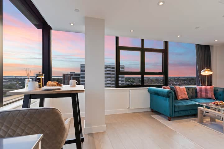 Stunning Family Apartment High Floor Sleeps 5 - Hounslow