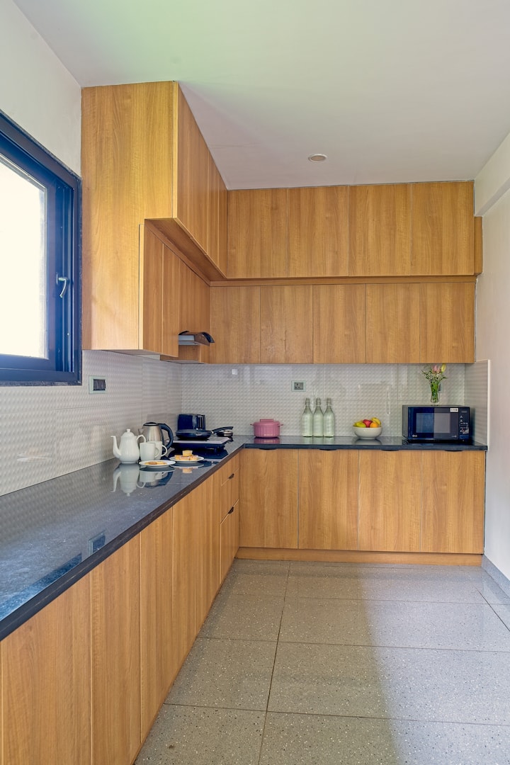 Full kitchen image 1
