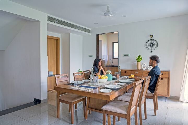Dining area image 2