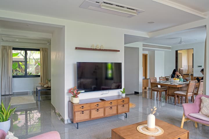 Living room image 2