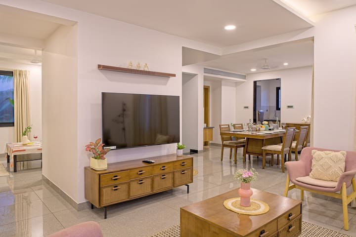 Living room image 6