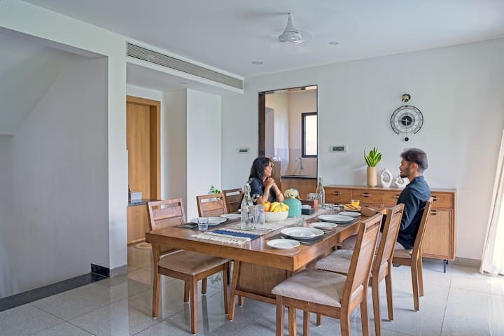 Dining area image 3