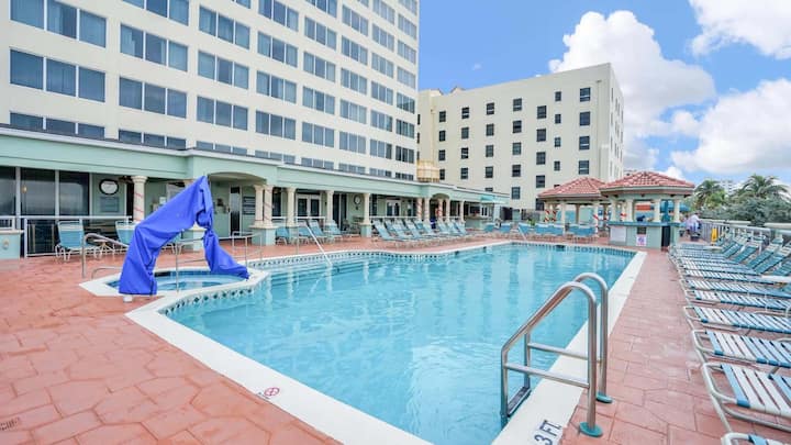 Hollywood Beach Tower Hotel Room - Resort Access - Hollywood, FL