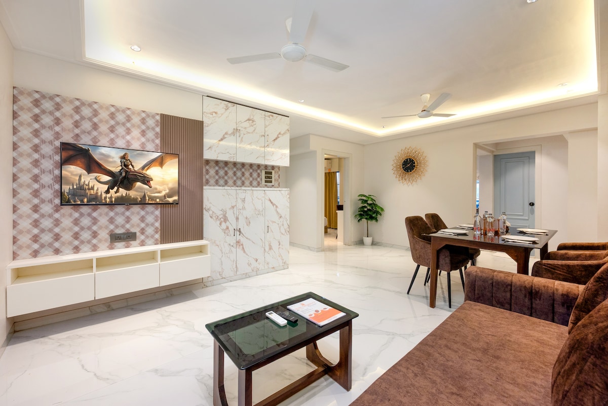3 Bedroom Luxury Stay | 10 Mins to Mumbai Airport with private bathtub in Mumbai