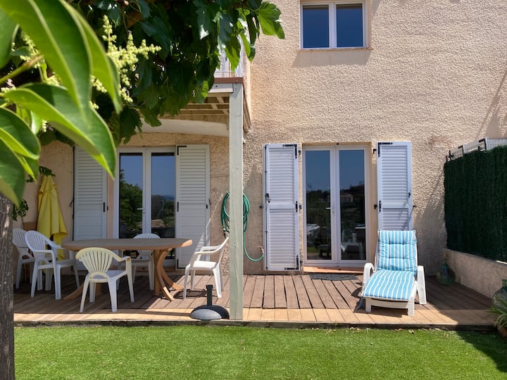 Maison Sur Les Coteaux Avec Vue Sur Mer - Fréjus
