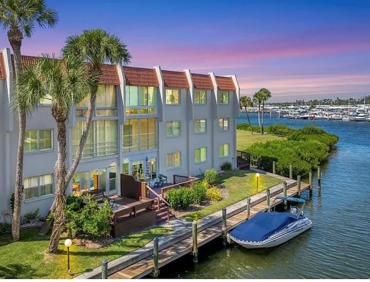 Welcome To Paradise With A Waterview/ Pet Friendly - Venice, FL